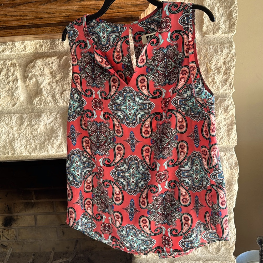 Verse pink V neck, sleeveless blouse, Size L